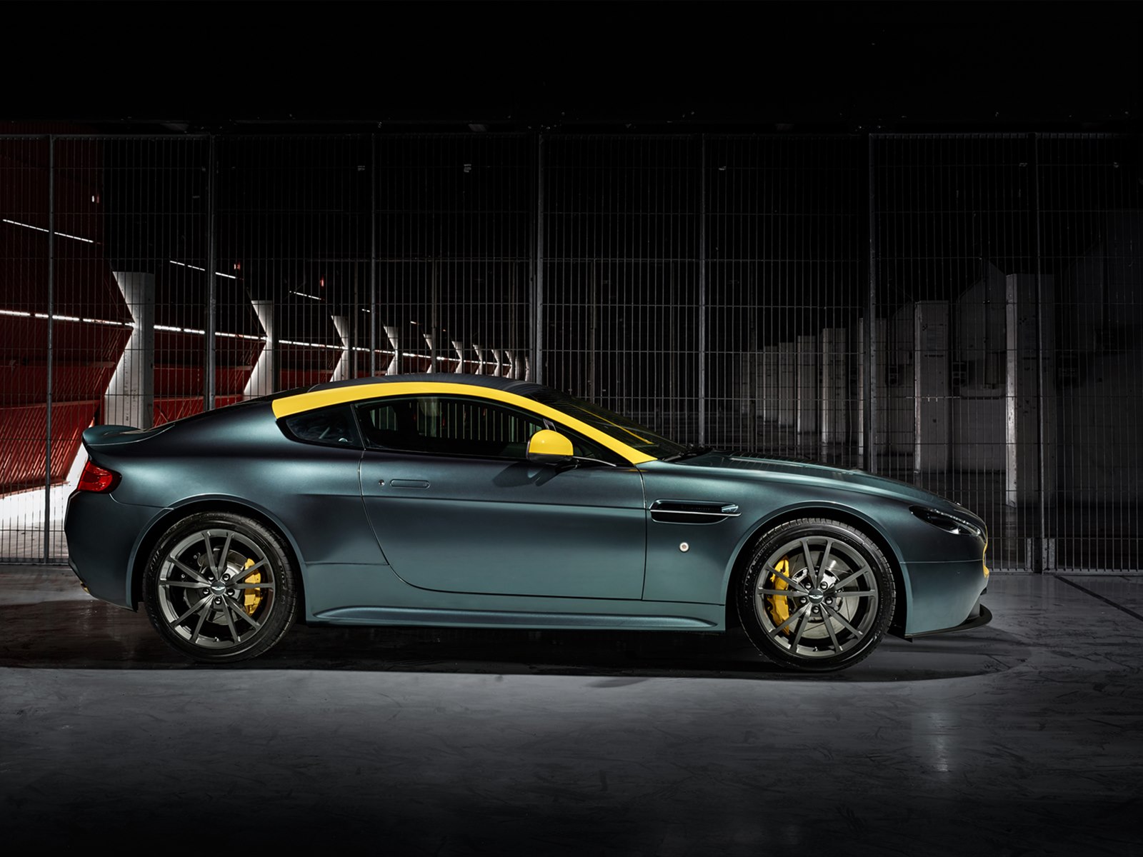 Aston Martin V8 Vantage N430 2015